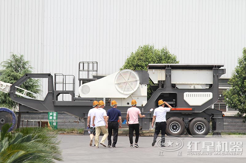 客户来Kaiyun开云(中国)体育官方网站参观小型移动石子机